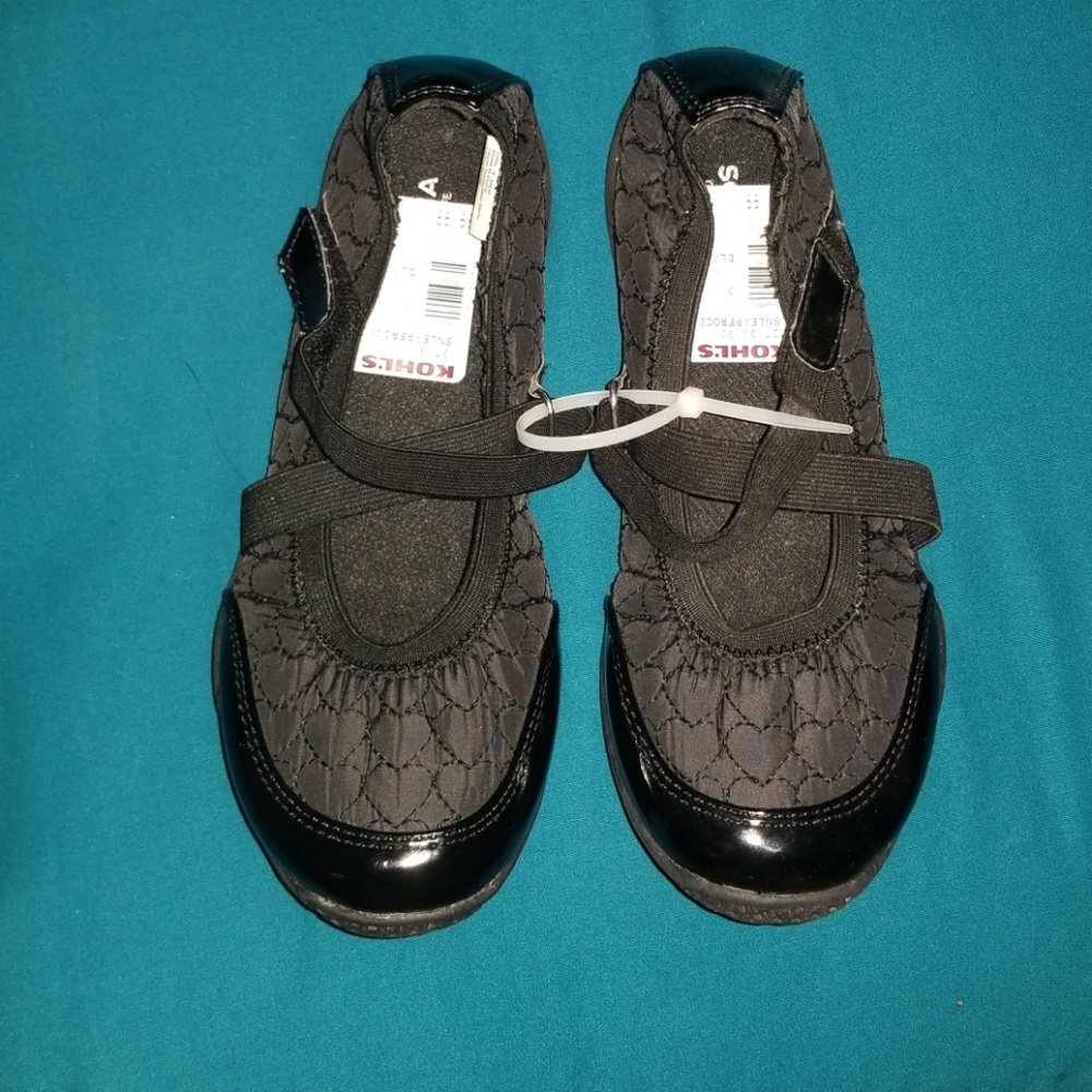 Flats/ dress shoes